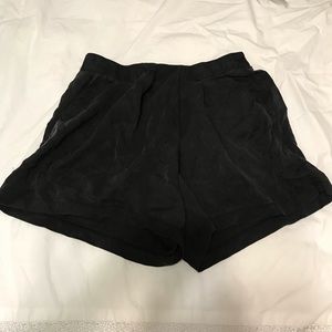 Lulu lemon casual and comfy shorts size 4
